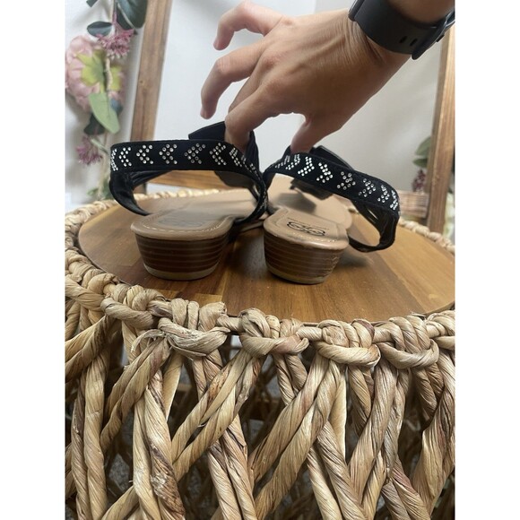 Daisy Fuentes Women's Black Beaded Sandals EUC Comfortable Casual Flats - Picture 5 of 7